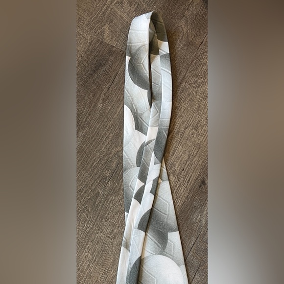 Mens volleyball tie - Picture 2 of 4